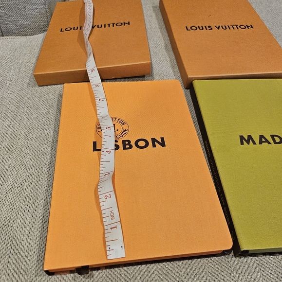 Louis Vuitton City Guide Books Lisbon And Madrid - Picture 15 of 16
